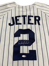 Load image into Gallery viewer, Jersey / Yankees / Derek Jeter

