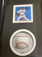 Load image into Gallery viewer, Pelota Enmarcada / Dodgers / Fernando Valenzuela
