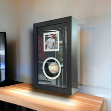 Load image into Gallery viewer, Pelota Enmarcada / Baseball / Aaron Judge
