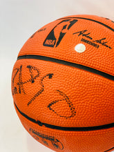 Cargar imagen en el visor de la galería, Mini balón / Knicks / Patrick Ewing
