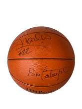 Cargar imagen en el visor de la galería, Balón Basketball / Bulls / Michael Jordan y equipo 1989/90
