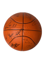 Cargar imagen en el visor de la galería, Balón Basketball / Bulls / Michael Jordan y equipo 1989/90
