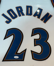 Cargar imagen en el visor de la galería, Jersey Enmarcado / Wizards / Michael Jordan
